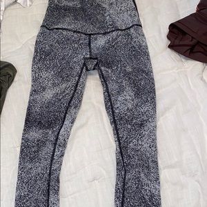 Size 6 lulu lemon wunder unders